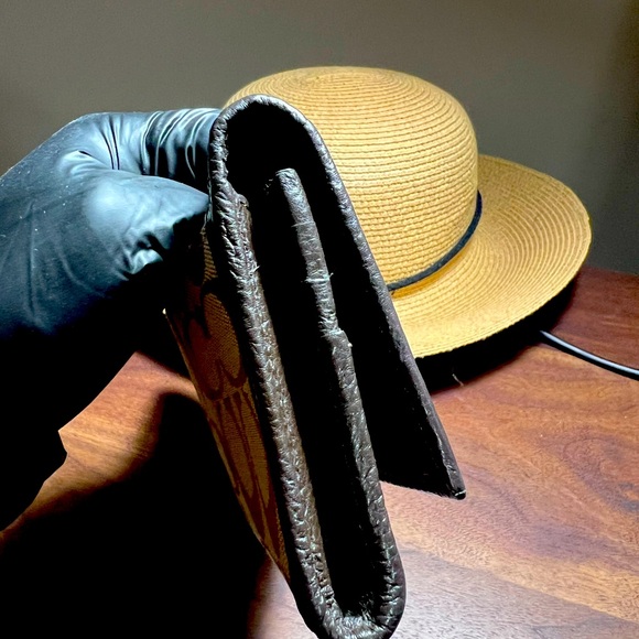 COACH Mono Wallet - Picture 9 of 12